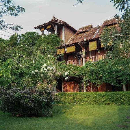 Djajanti House Bed and Breakfast Semarang Eksteriør billede