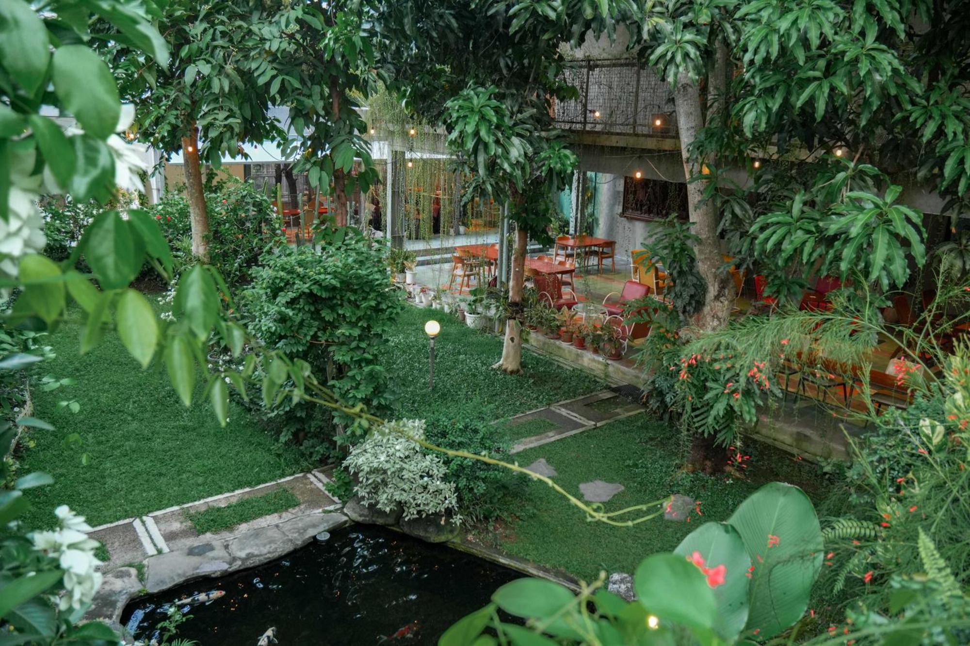 Djajanti House Bed and Breakfast Semarang Eksteriør billede
