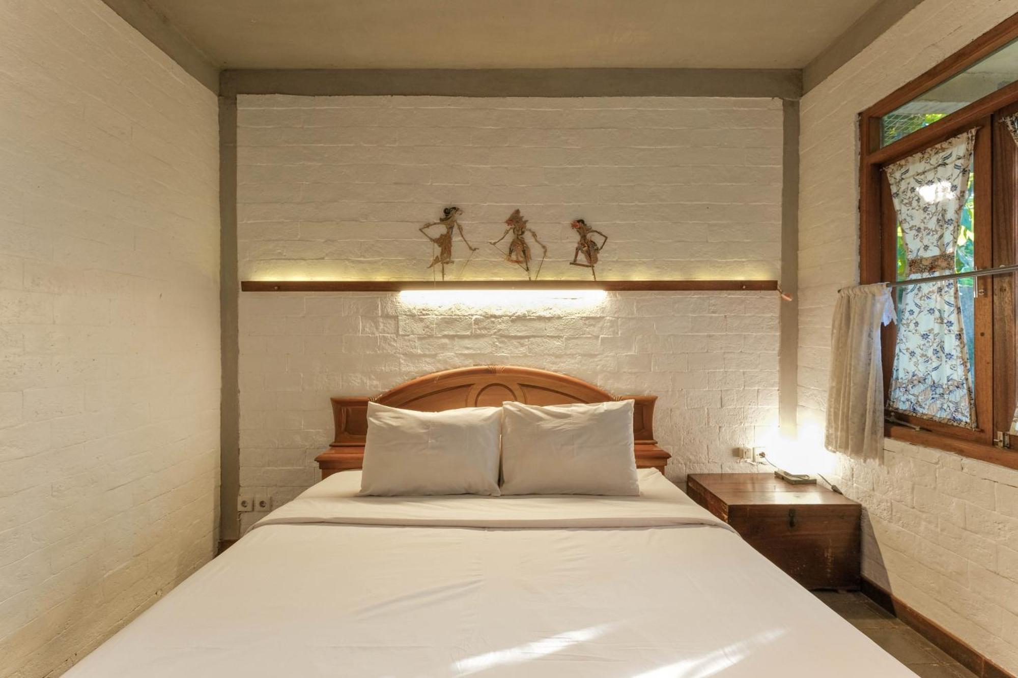 Djajanti House Bed and Breakfast Semarang Eksteriør billede