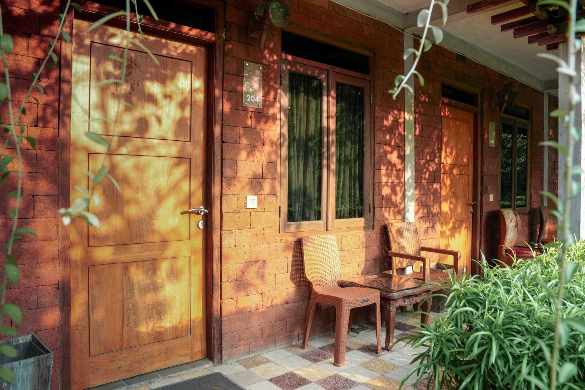 Djajanti House Bed and Breakfast Semarang Eksteriør billede