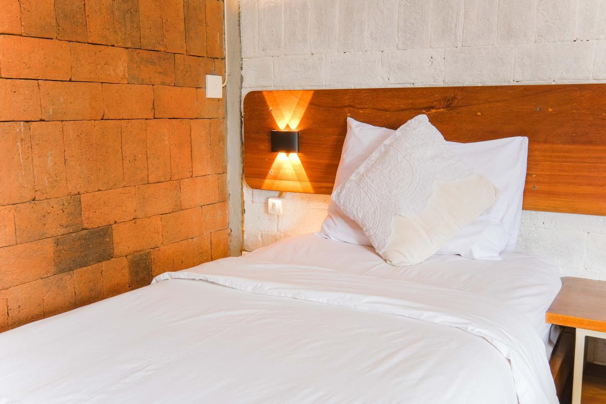 Djajanti House Bed and Breakfast Semarang Eksteriør billede