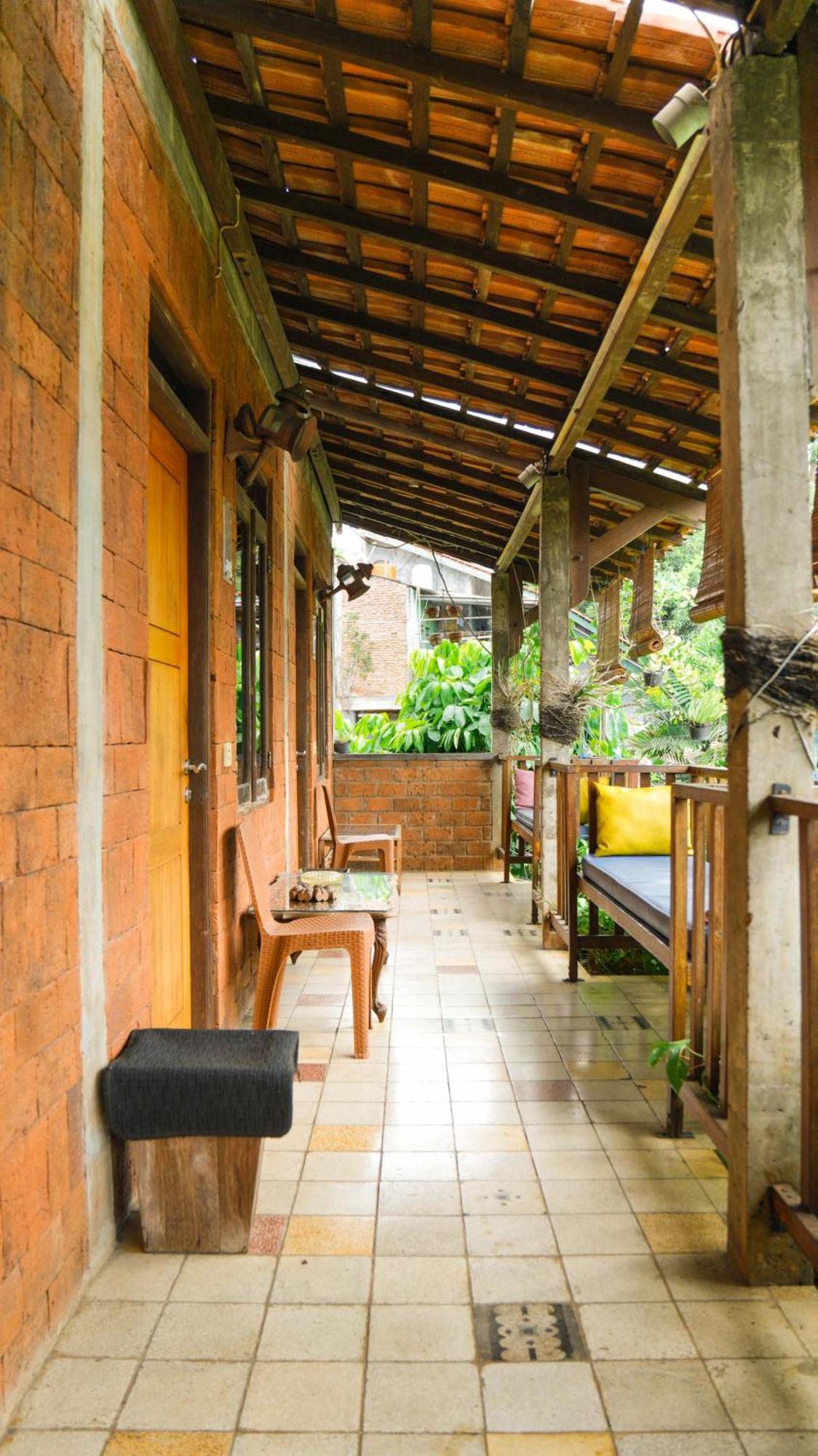 Djajanti House Bed and Breakfast Semarang Eksteriør billede