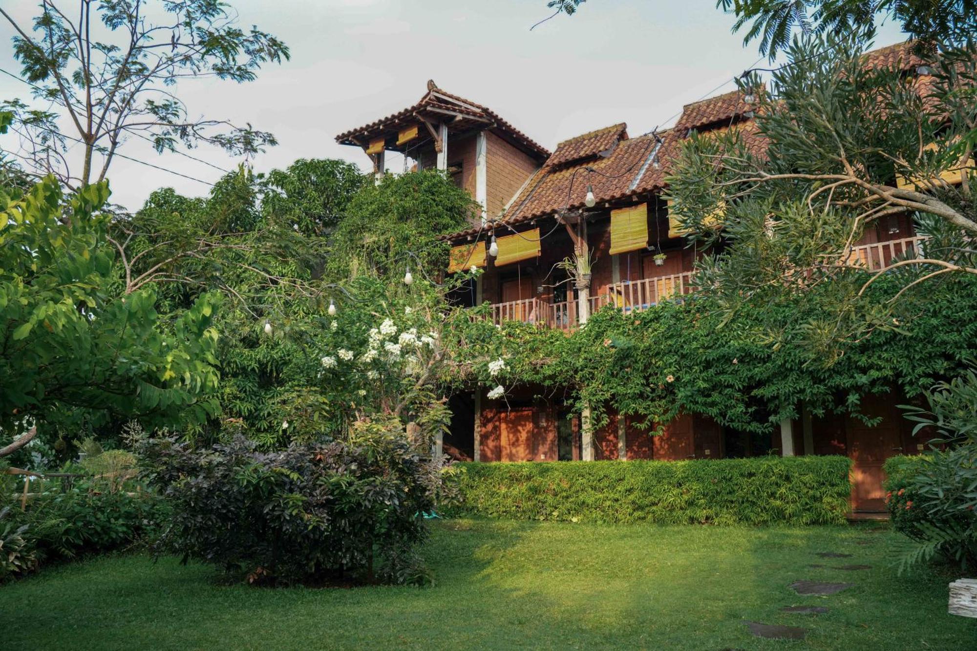 Djajanti House Bed and Breakfast Semarang Eksteriør billede