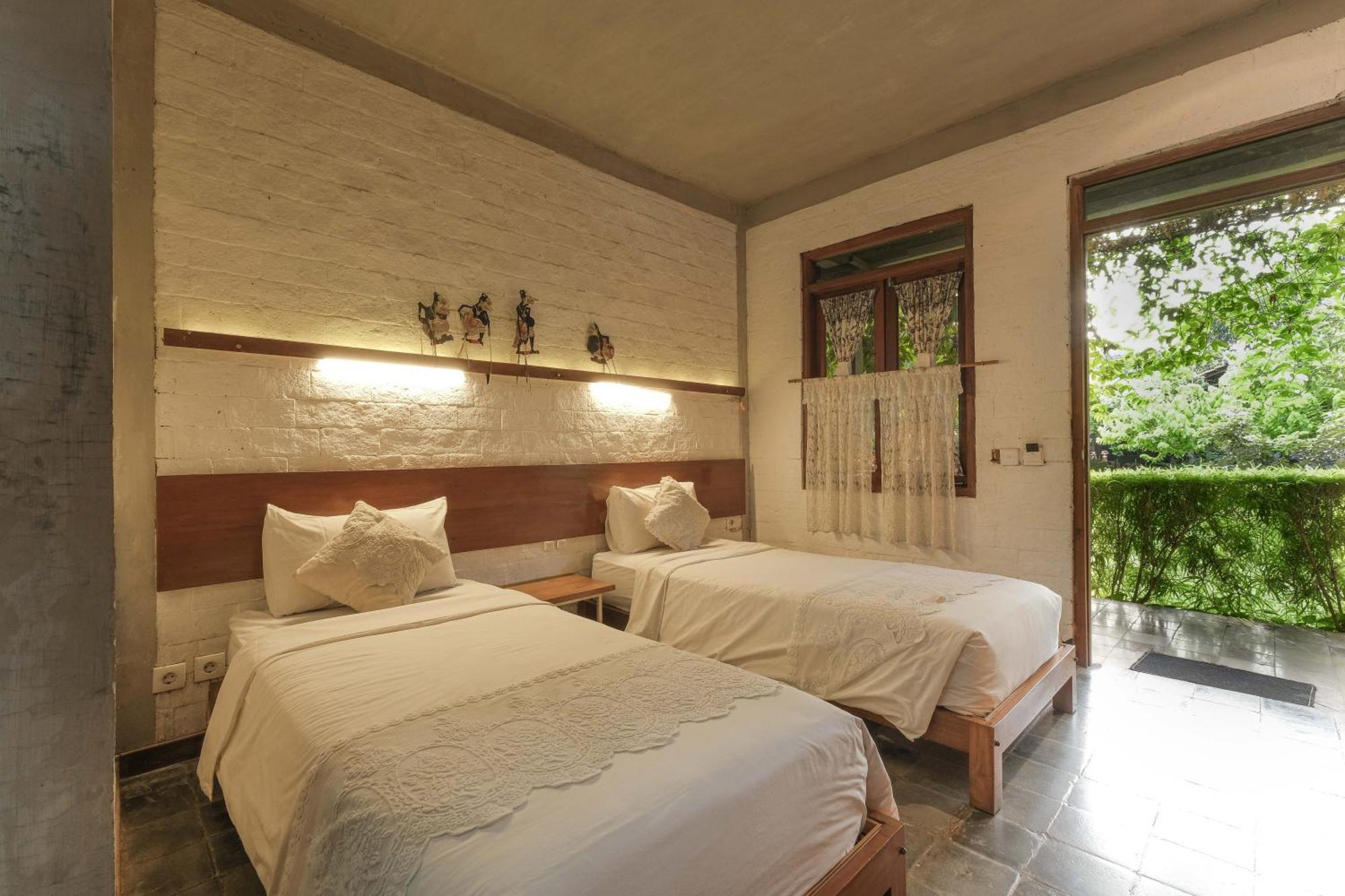 Djajanti House Bed and Breakfast Semarang Eksteriør billede