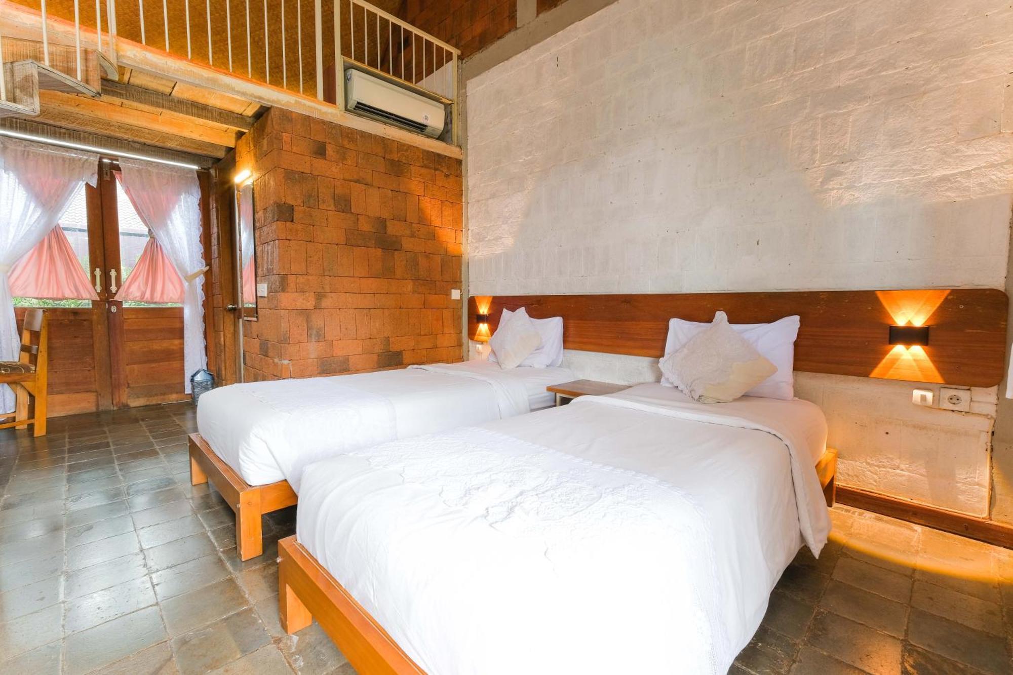 Djajanti House Bed and Breakfast Semarang Eksteriør billede