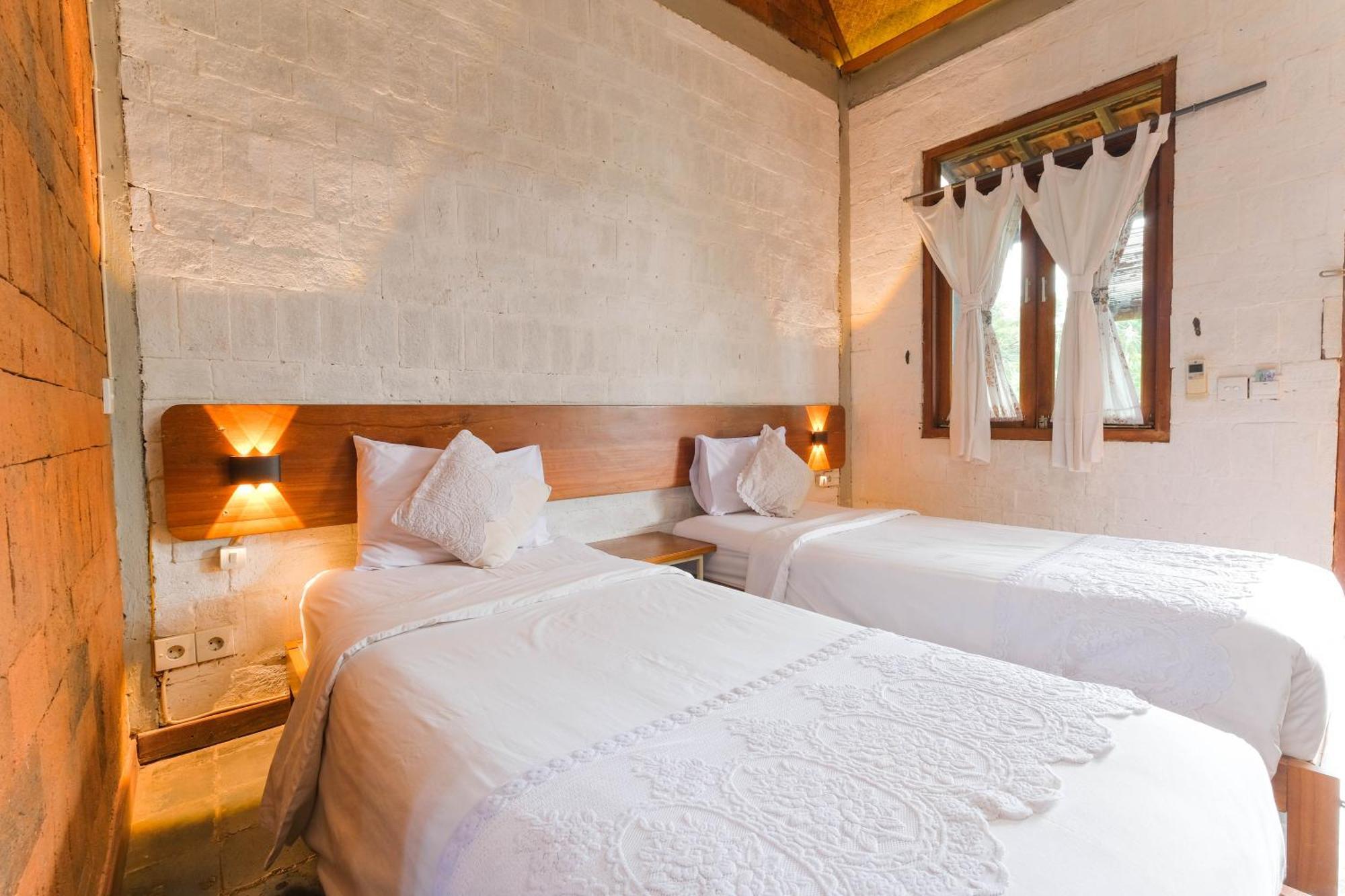 Djajanti House Bed and Breakfast Semarang Eksteriør billede