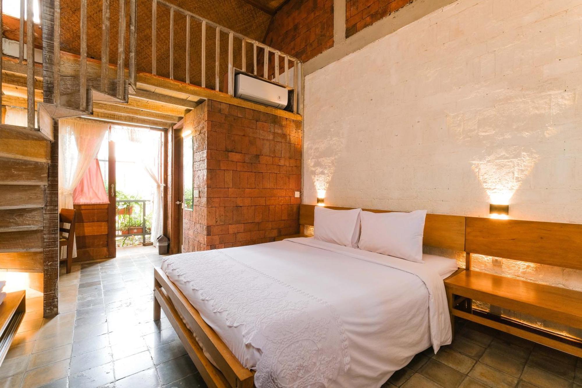 Djajanti House Bed and Breakfast Semarang Eksteriør billede