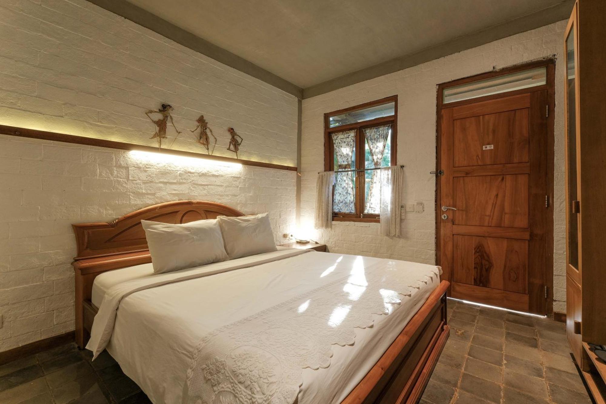 Djajanti House Bed and Breakfast Semarang Eksteriør billede