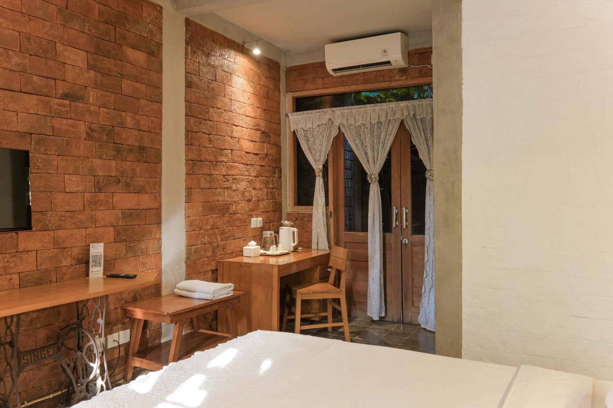 Djajanti House Bed and Breakfast Semarang Eksteriør billede