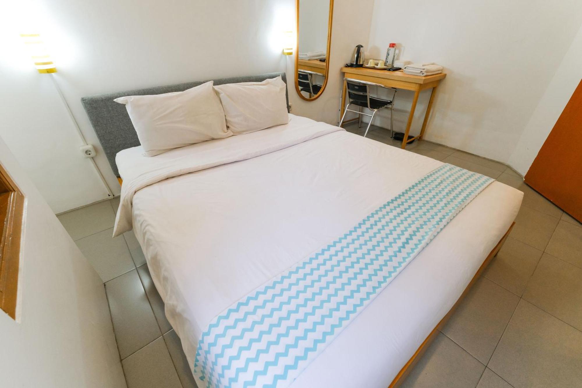 Djajanti House Bed and Breakfast Semarang Eksteriør billede