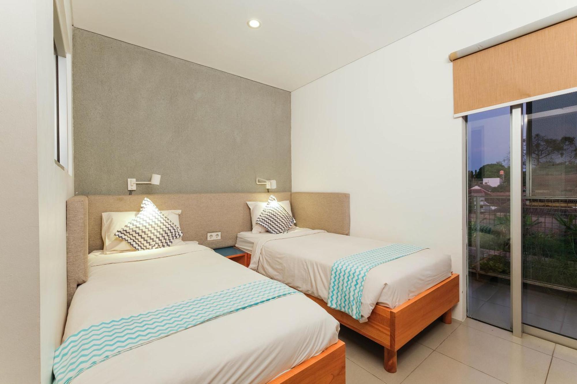 Djajanti House Bed and Breakfast Semarang Eksteriør billede