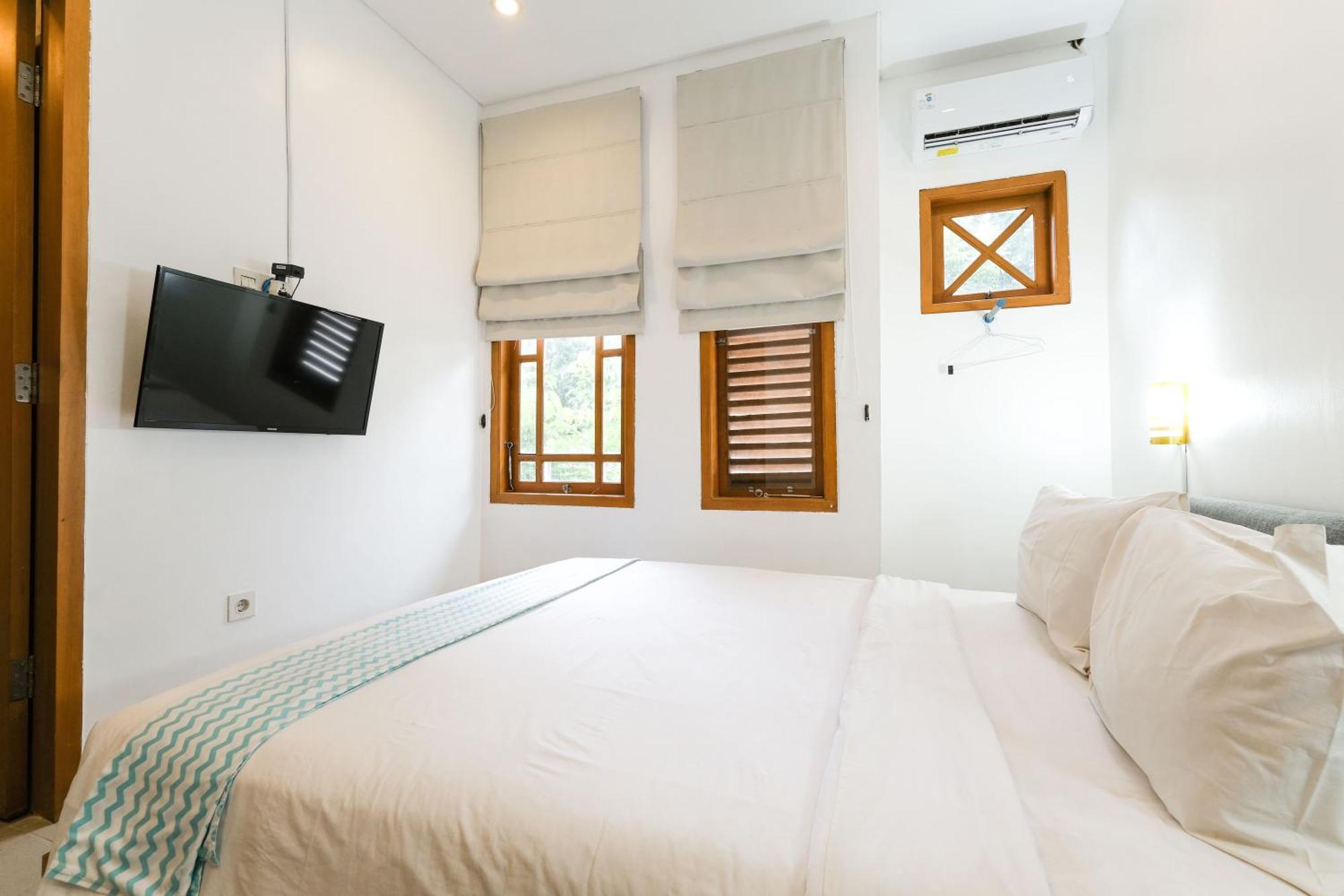 Djajanti House Bed and Breakfast Semarang Eksteriør billede